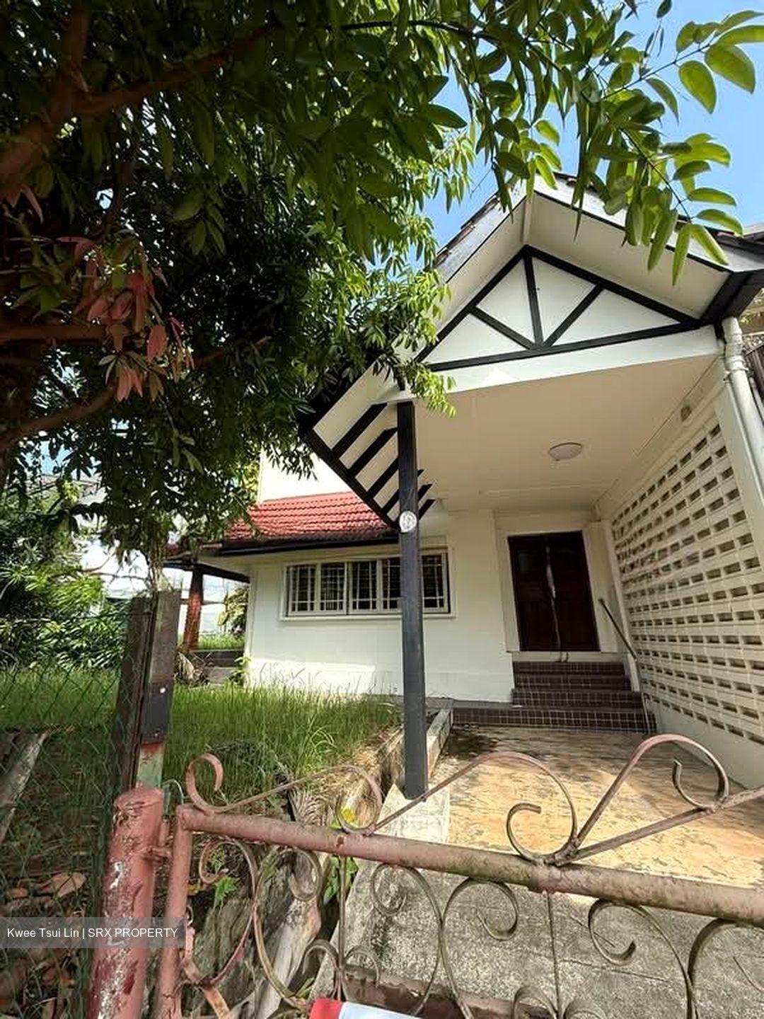Sixth Avenue (D10), Terrace #544317791